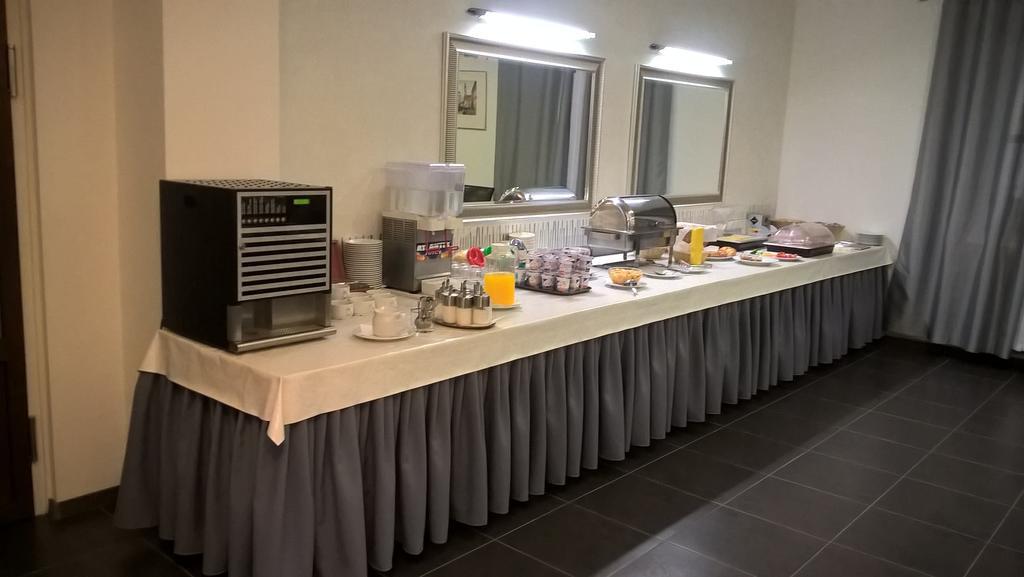 Hotel Thelena Tolna エクステリア 写真