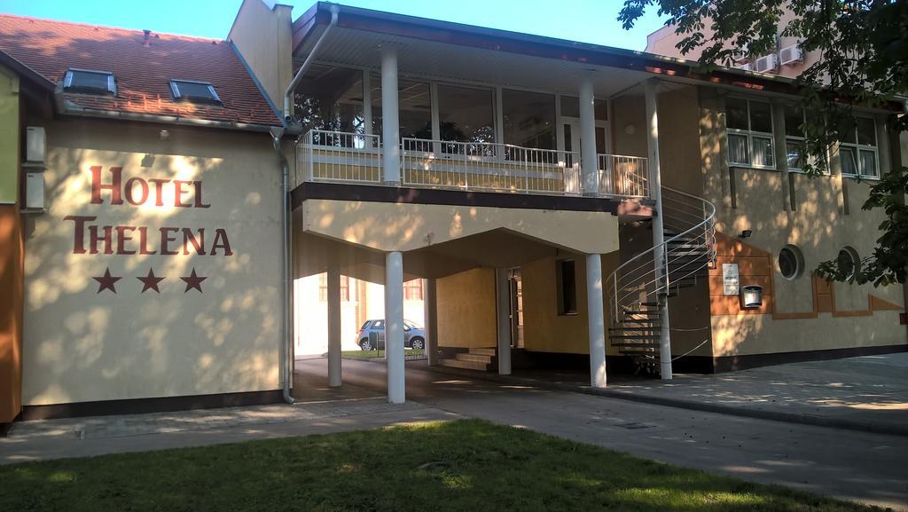 Hotel Thelena Tolna エクステリア 写真