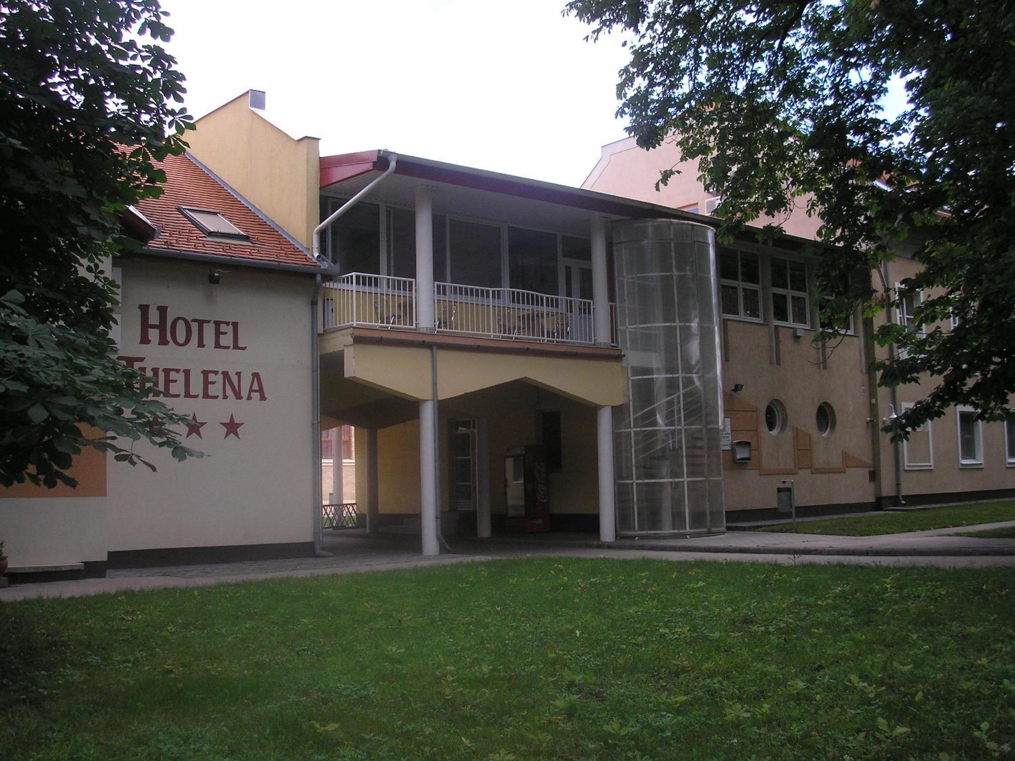 Hotel Thelena Tolna エクステリア 写真