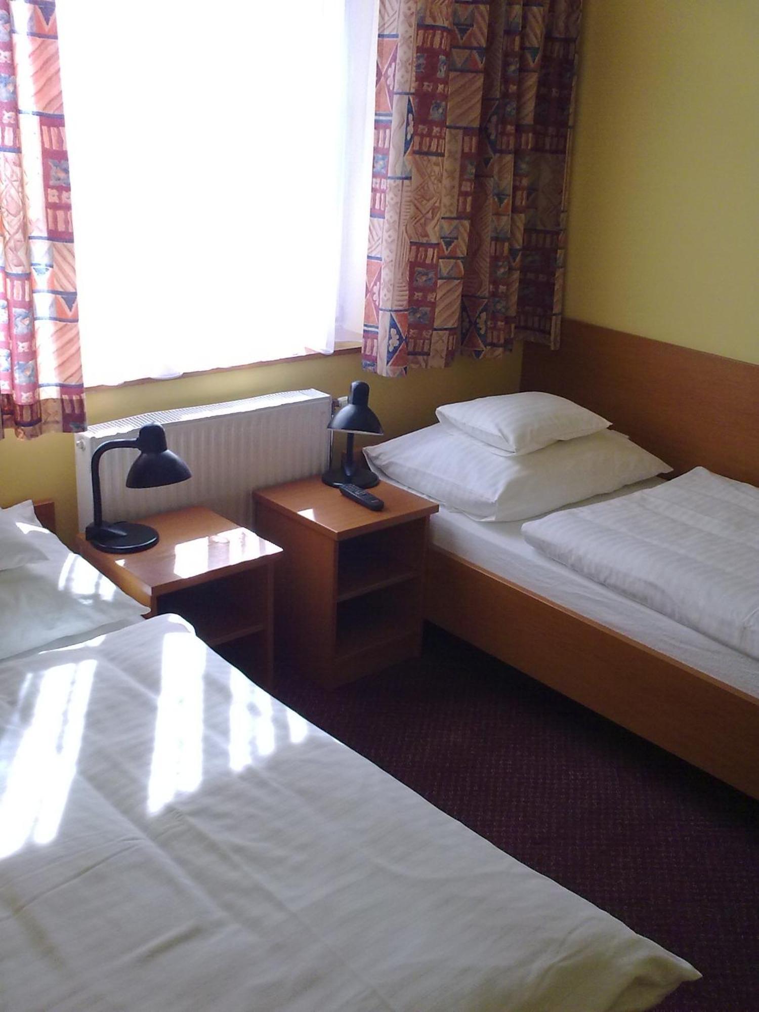 Hotel Thelena Tolna エクステリア 写真
